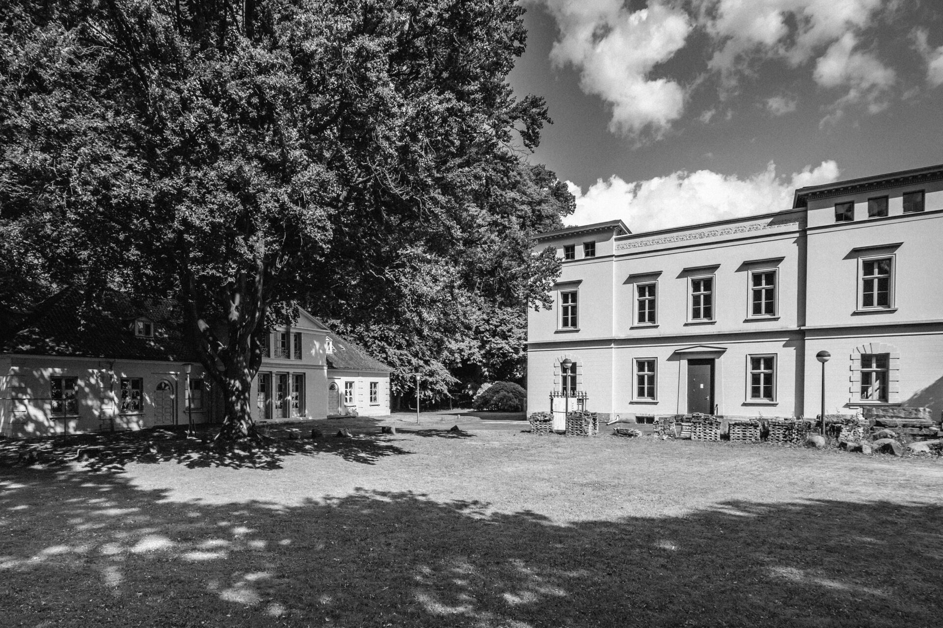 Historisches Katharinenhof-Gebäude mit Remise im Baurs Park, Hamburg-Blankenese